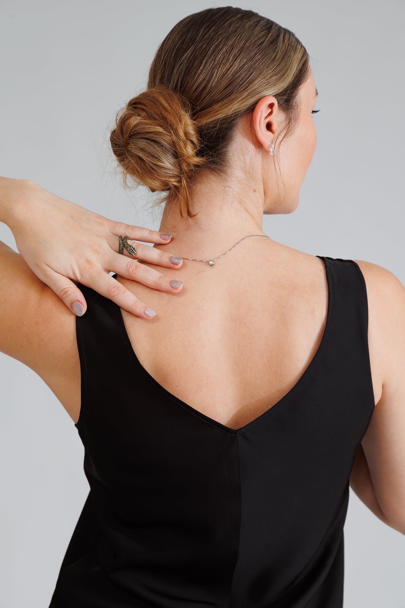 NIXIE TOP IN BLACKOUT - interlue
