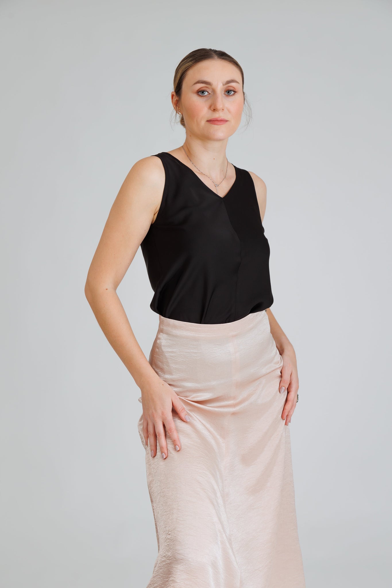 NIXIE TOP IN BLACKOUT - interlue